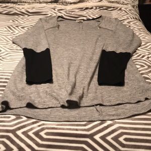Hi/Low Gray w Black half sleeves long sleeve top